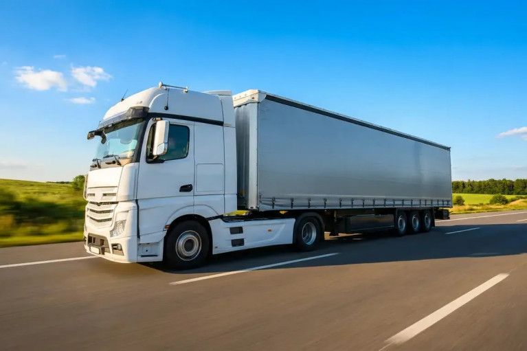 Cutting the Best Freight Rates Without Cutting Corners: How Makers Nutrition Moves Your Supplements Safely