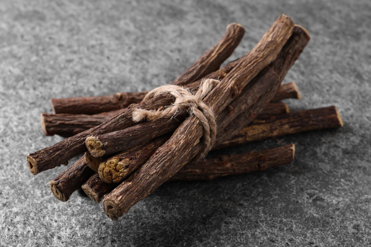Licorice Root Extract: A Must-Have Ingredient for Supplement Brands Manufacturing in 2024