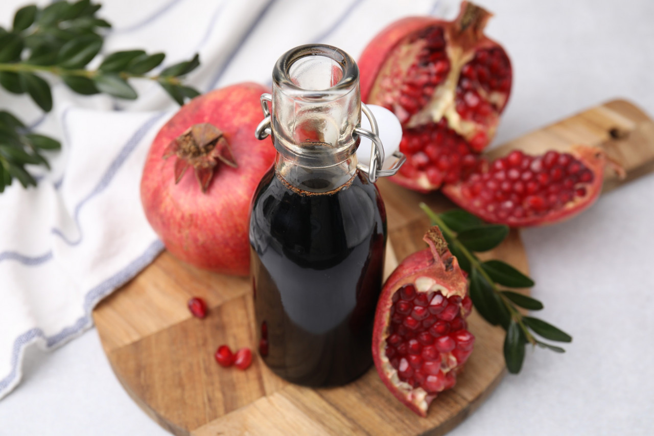 Pomegranate Extract and Gut Wellness: A Growing Market for Supplement Brands